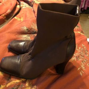 Brown stretch ankle boots 7.5